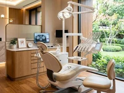 Wisdom Tooth Pain in Lucknow: Symptoms, When to Remove, and What It Costs